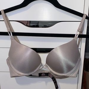 Victoria’s Secret bombshell bra